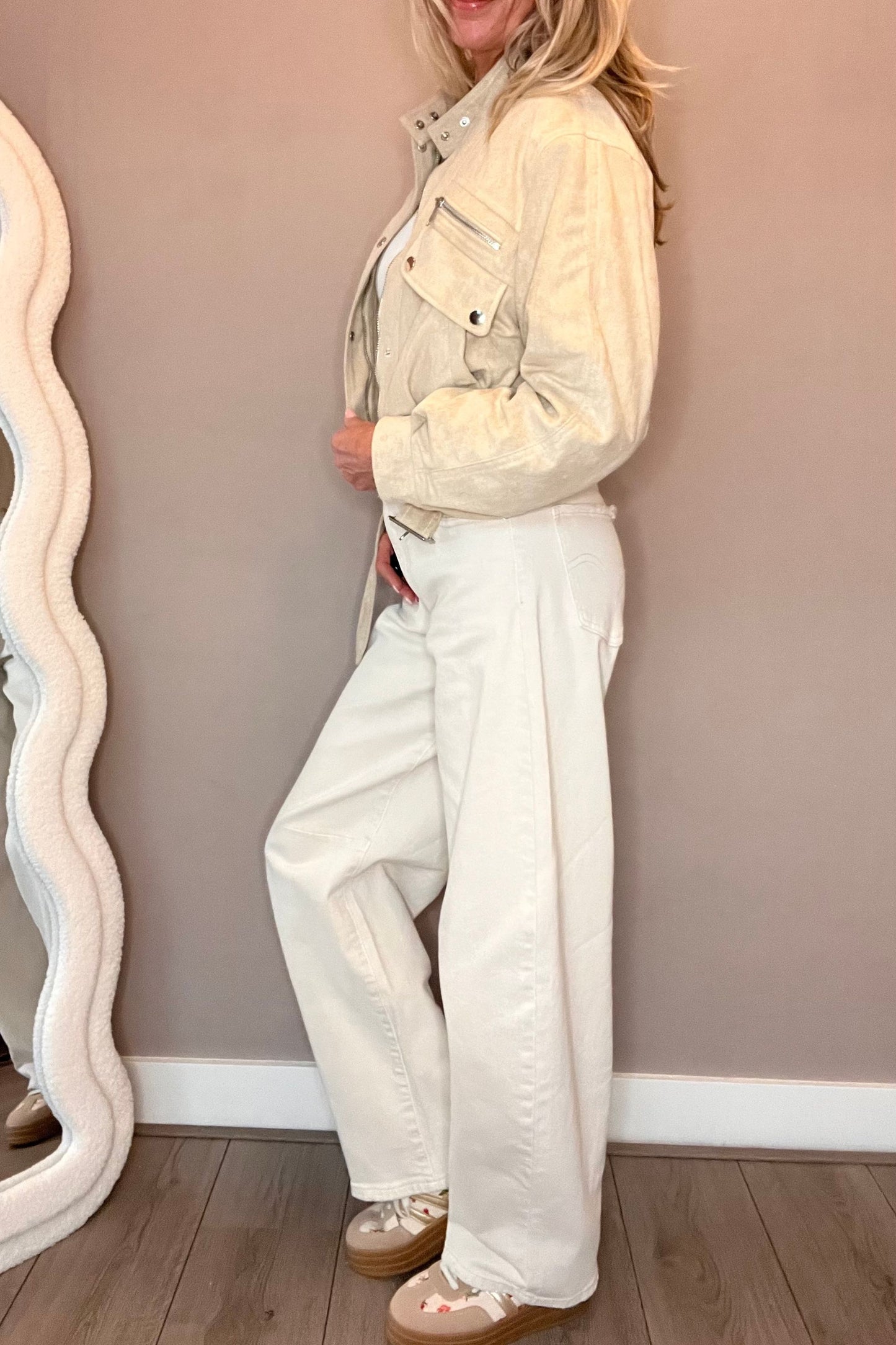 Queen Hearts Balloon Ecru